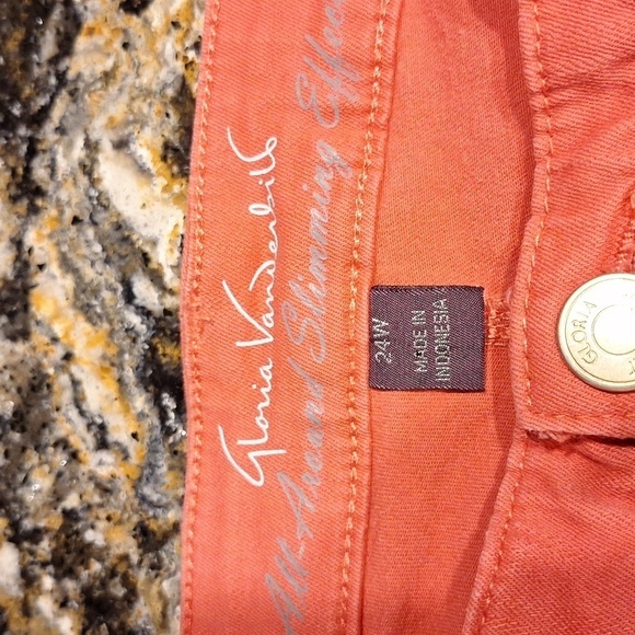 Q  Gloria Vanderbilt casual stretch slimming affect plus size capris 24W - Picture 3 of 5